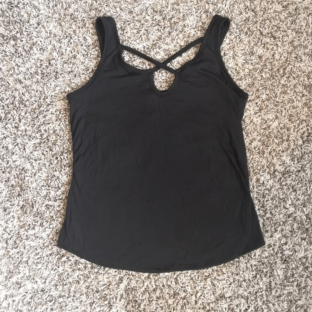 🌺 5/$25 NWOT Black Crisscross Tank Top